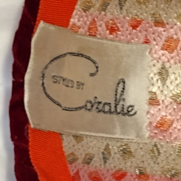 🎬 Coralie || Burgundy Velvet Scullcap Hat - Picture 6 of 6